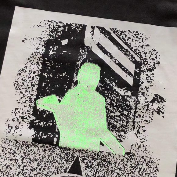 Cavermpt Black Ss Green Figure Reflective Abstract Print - Picture 2 of 16